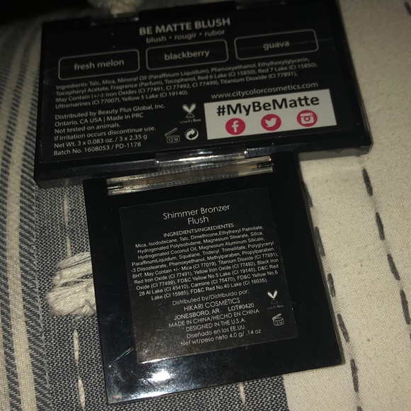 Makeup bundle - Picture 2 of 3